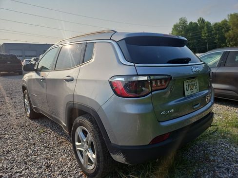 Used 2024 Jeep Compass Latitude AWD/4WD image 2