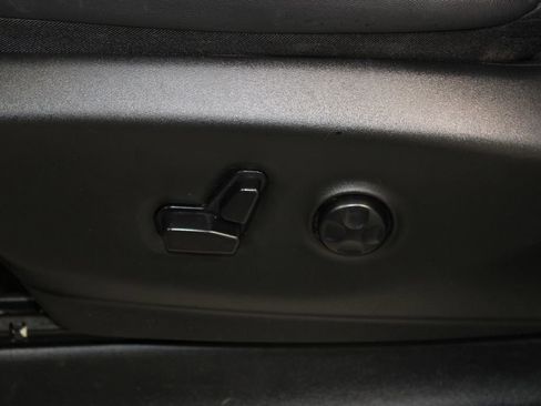 Used 2024 Chrysler Pacifica Touring-L image 14