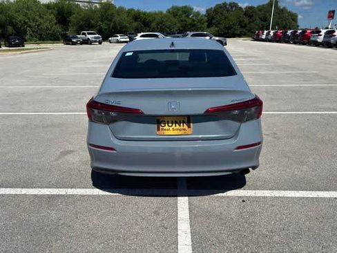 Used 2023 Honda Civic Sport image 4