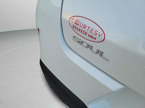 Used 2025 Kia Soul LX w/ LX Technology Package FWD image 30