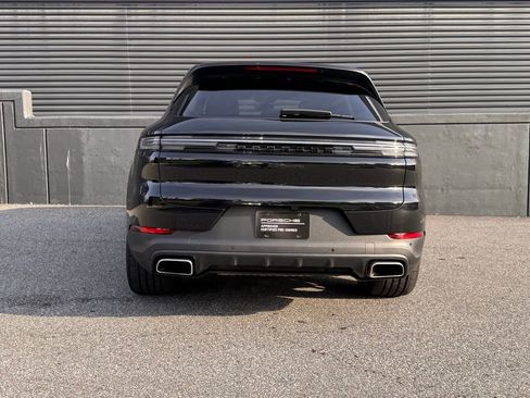 Certified 2025 Porsche Cayenne image 9