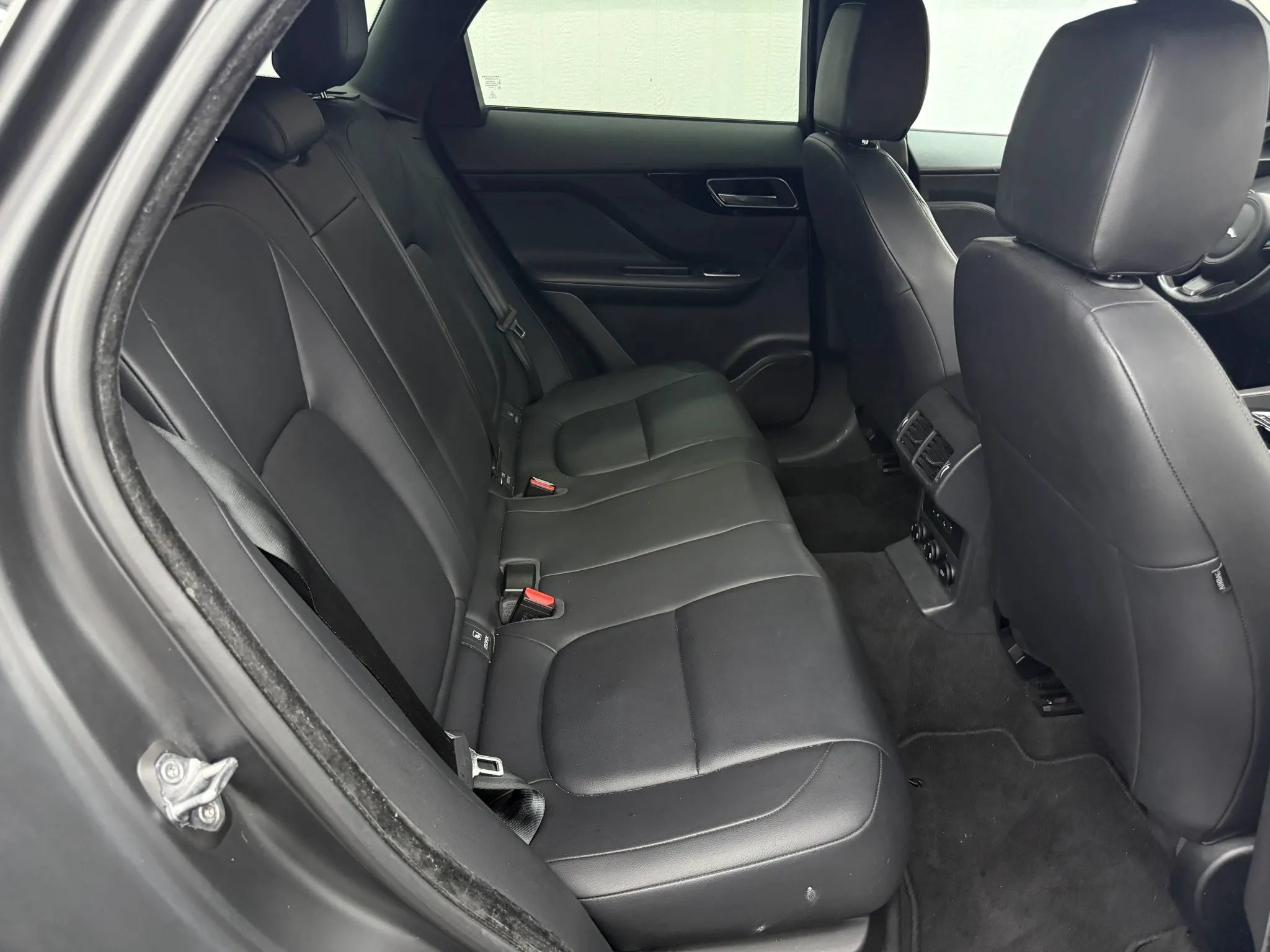 Used 2018 Jaguar F-PACE Premium AWD/4WD image 9