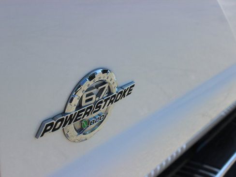 Used 2016 Ford F250 XLT w/ XLT Value Package AWD/4WD image 3