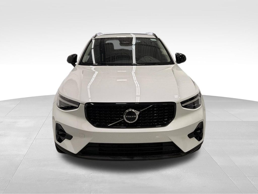 Used 2026 Volvo XC40 B5 Plus AWD/4WD image 8