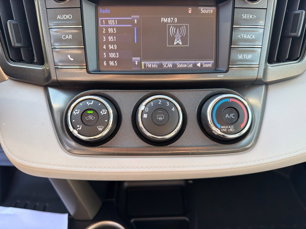 Used 2015 Toyota RAV4 LE AWD/4WD image 18