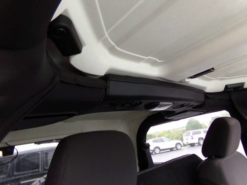 Used 2015 Jeep Wrangler Sport AWD/4WD image 21