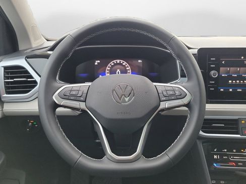 New 2026 Volkswagen Taos SE image 10