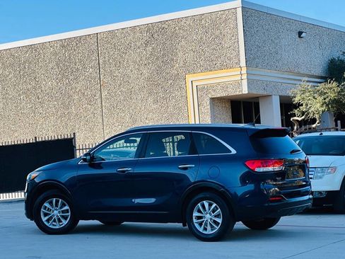 Used 2017 Kia Sorento LX image 6