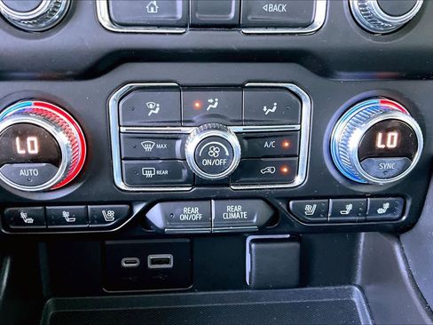 Used 2021 GMC Yukon SLT w/ SLT Premium Package AWD/4WD image 35