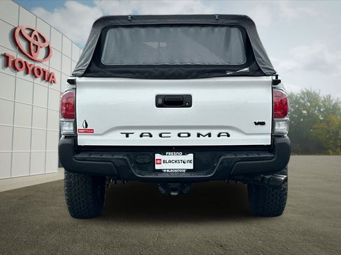 Used 2021 Toyota Tacoma TRD Off-Road AWD/4WD image 4