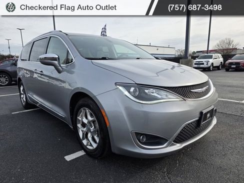 Used 2018 Chrysler Pacifica Limited image 11