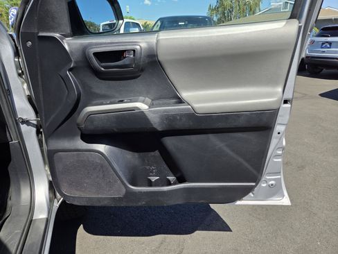 Used 2019 Toyota Tacoma SR5 AWD/4WD image 22