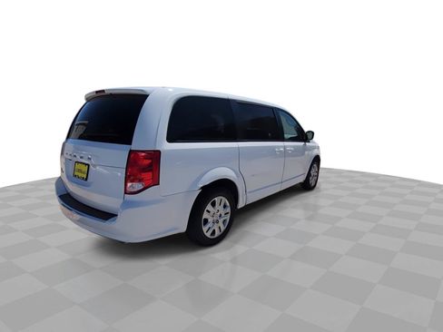 Used 2018 Dodge Grand Caravan SE FWD image 8