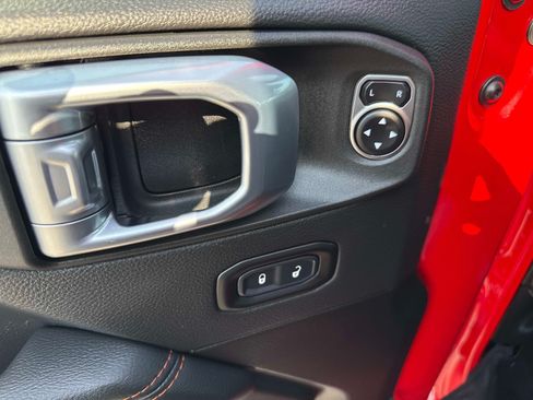 Used 2022 Jeep Gladiator Mojave w/ LED Lighting Group AWD/4WD image 18