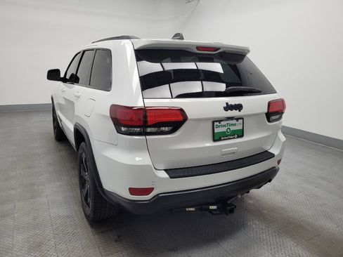 Used 2019 Jeep Grand Cherokee Laredo image 5