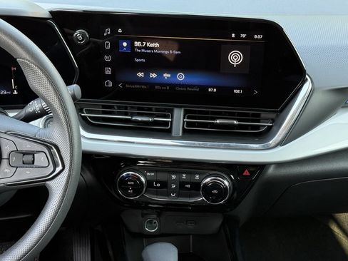Used 2026 Chevrolet Trax LT FWD image 16