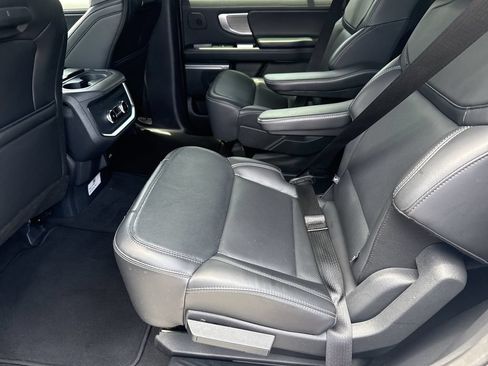 Used 2025 Ford Expedition Platinum w/ Driver's Package AWD/4WD image 21