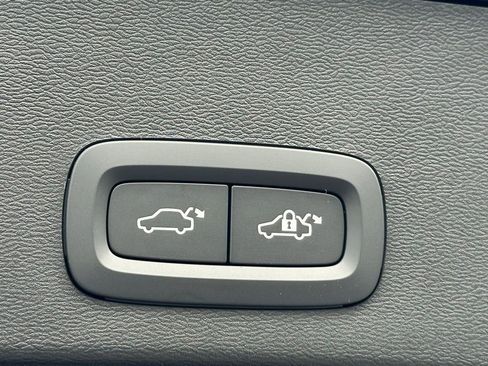 New 2026 Volvo XC40 B5 Ultra w/ Protection Package Premier image 21