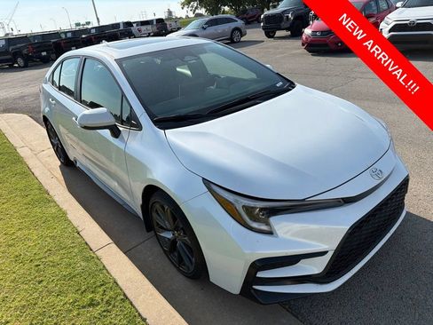 Used 2025 Toyota Corolla SE w/ SE Premium Package FWD image 3