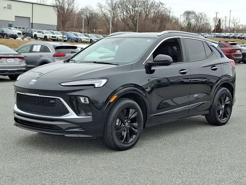 Used 2024 Buick Encore GX Sport Touring image 3