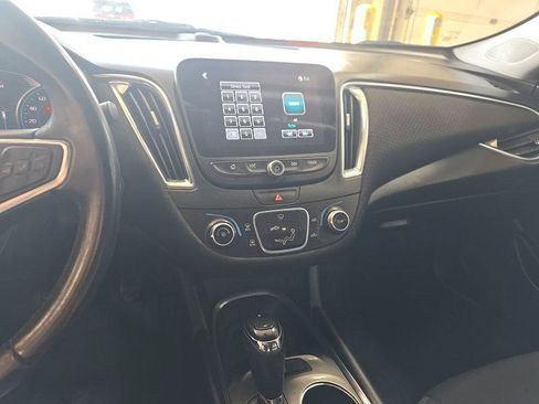 Used 2018 Chevrolet Malibu LT FWD image 11