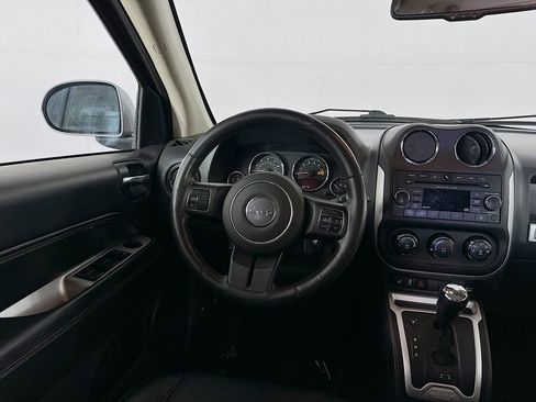 Used 2014 Jeep Compass Latitude FWD image 26