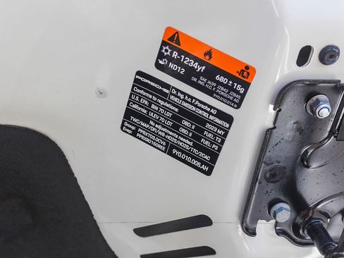 Used 2023 Porsche Cayenne Platinum Edition AWD/4WD image 28