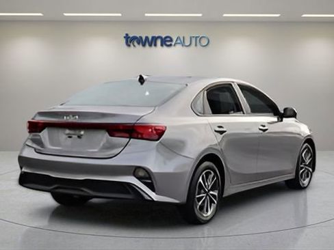 Used 2023 Kia Forte LXS w/ LXS Technology Package FWD image 5