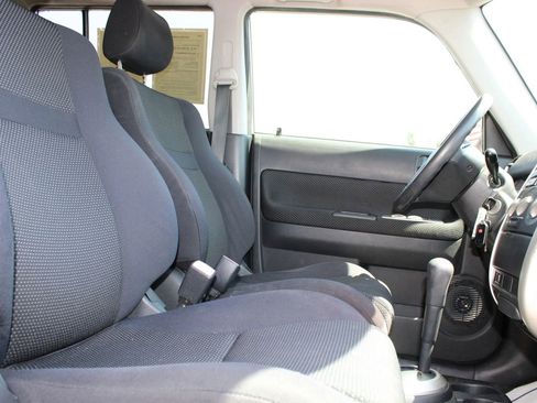 Used 2005 Scion xB image 10