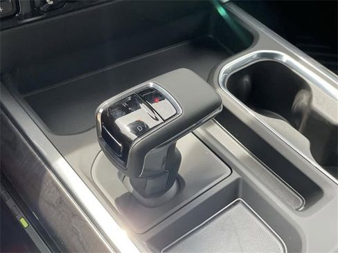 Used 2025 Chevrolet Silverado 1500 LTZ image 18