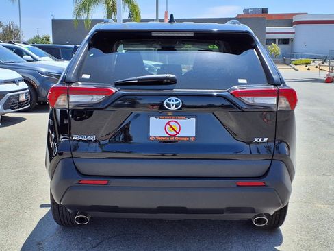 Used 2025 Toyota RAV4 XLE FWD image 5