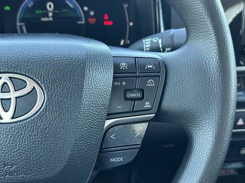 Used 2025 Toyota Camry LE image 16