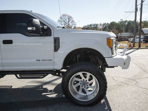 Used 2017 Ford F250 XLT image 10