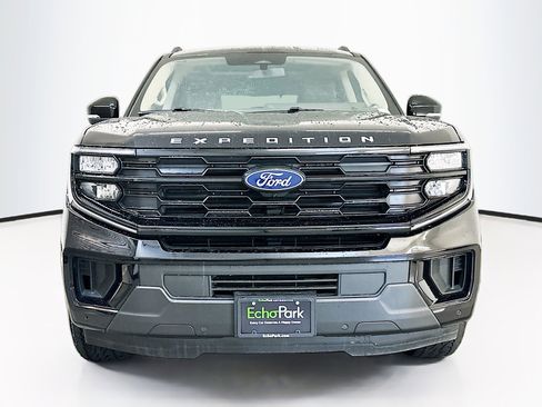 Used 2025 Ford Expedition Active AWD/4WD image 2