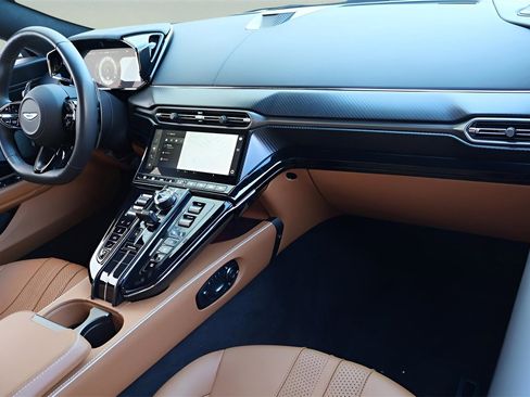 Used 2025 Aston Martin V8 Vantage Coupe image 16