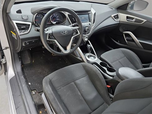 Used 2016 Hyundai Veloster image 19