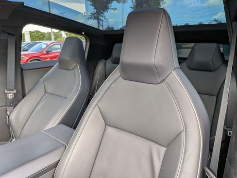 Used 2025 Tesla Cybertruck AWD Crew Cab image 15