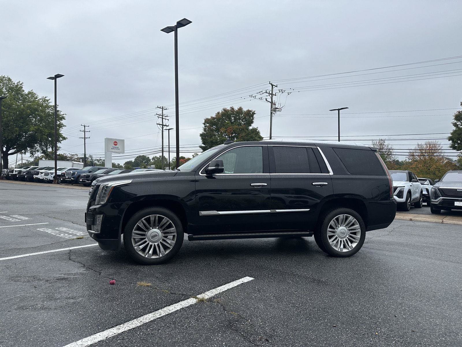 Used 2017 Cadillac Escalade Platinum AWD/4WD image 2