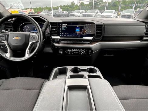 Used 2024 Chevrolet Silverado 1500 LT AWD/4WD image 5