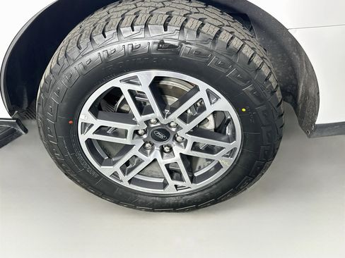 Used 2025 Ford Expedition Active AWD/4WD image 11