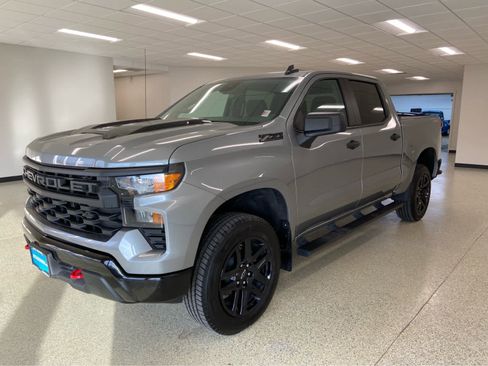 Used 2024 Chevrolet Silverado 1500 Custom Trail Boss w/ LPO, Dark Essentials Package image 1