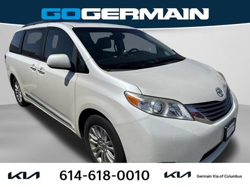 Used 2015 Toyota Sienna XLE w/ XLE Navigation Package FWD image 6