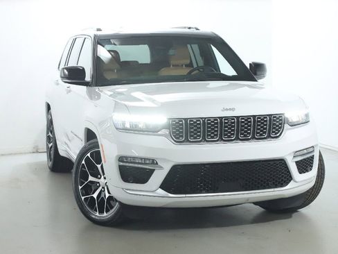 Used 2024 Jeep Grand Cherokee Summit AWD/4WD image 2