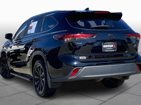 Used 2024 Toyota Highlander XLE image 12