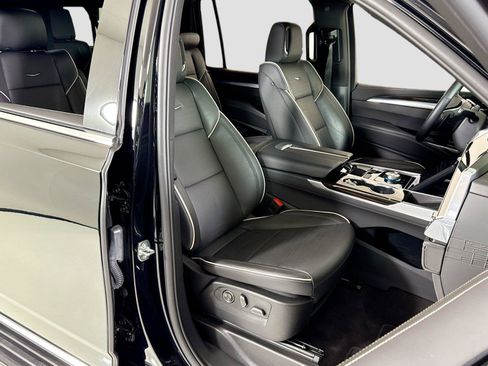 Used 2025 Cadillac Escalade ESV Premium Luxury AWD/4WD image 30