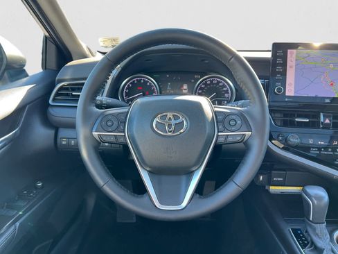 Used 2021 Toyota Camry XLE w/ Navigation Package image 13