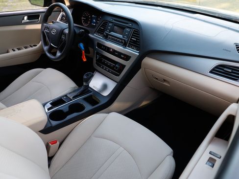 Used 2015 Hyundai Sonata SE image 18