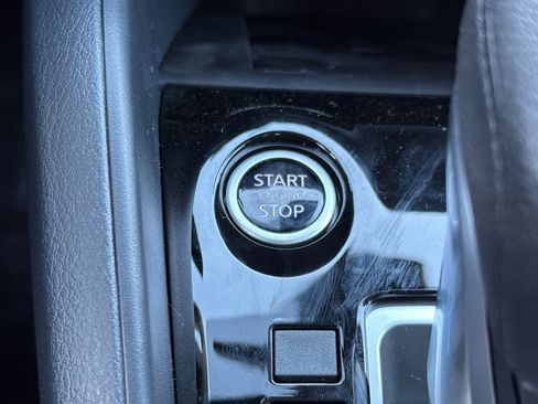 New 2025 Nissan Versa SR w/ Trunk Package image 18