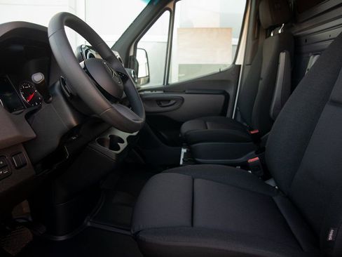 New 2025 Mercedes-Benz Sprinter 4500 image 25