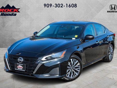 Used 2025 Nissan Altima 2.5 SV FWD image 1